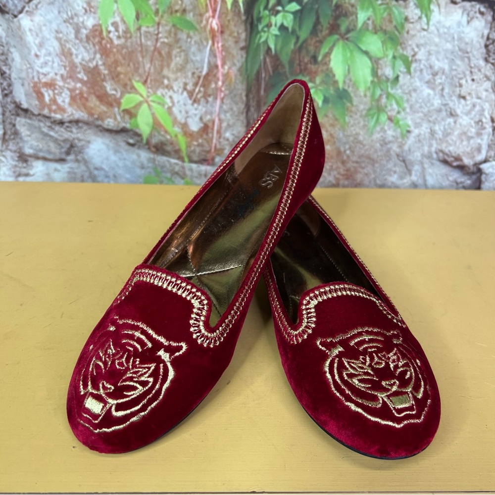 ABS ALLEN SCHWARTZ Quiet Luxury Red/Burgundy Embroidered Gold Velvet Flats, 8 - Picture 11 of 14